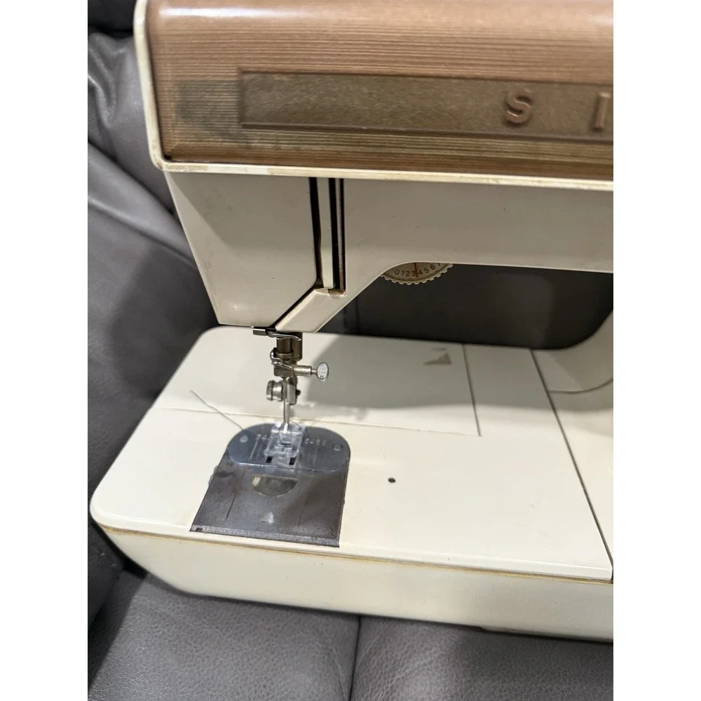 SINGER FUTURA II 925 Sewing Machine Tested Missing Pedal‎